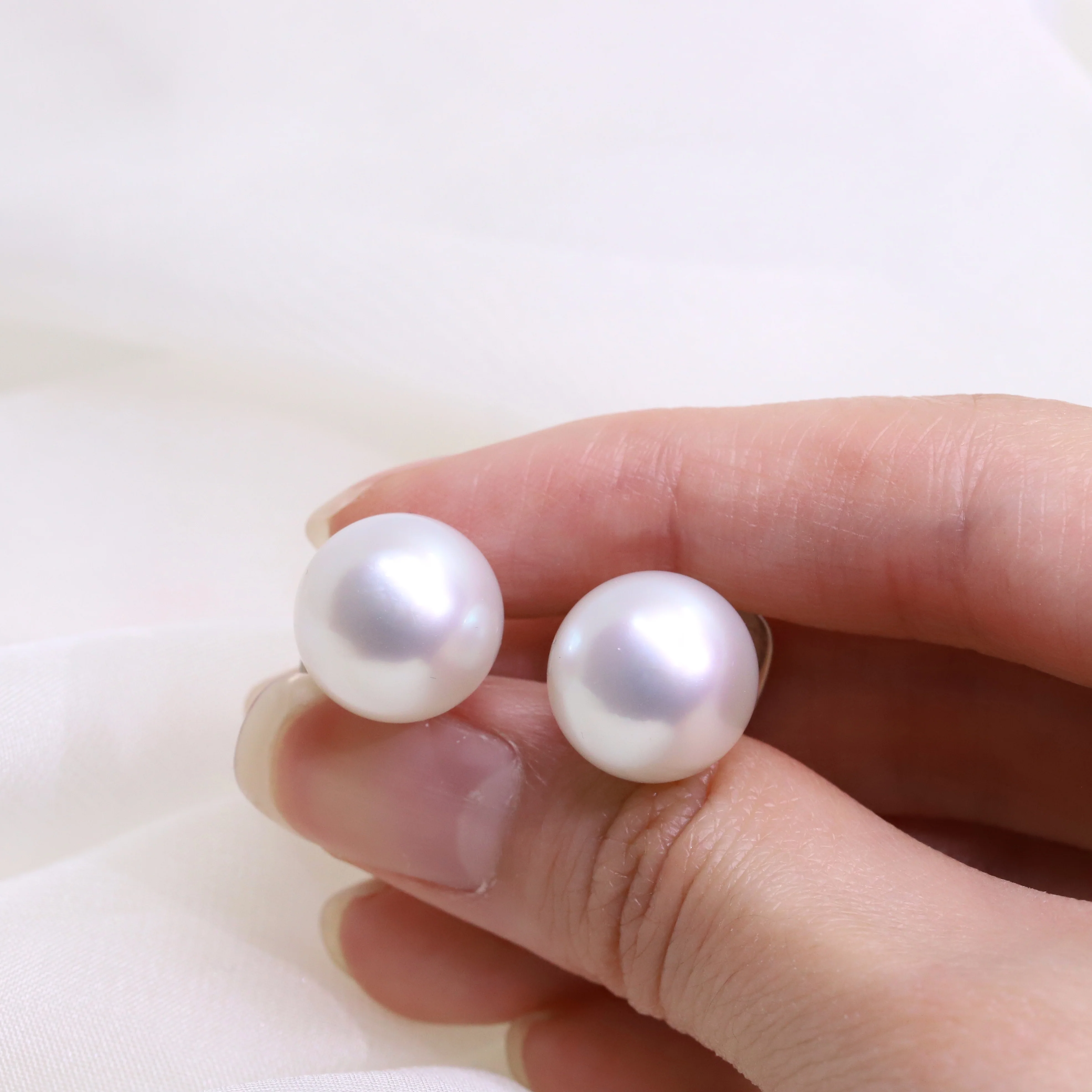 The Maria Pearl Earrings - Image 3